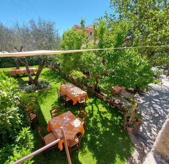 Aamiaismajoitus (B&B) Agriturismo Macchiapiede