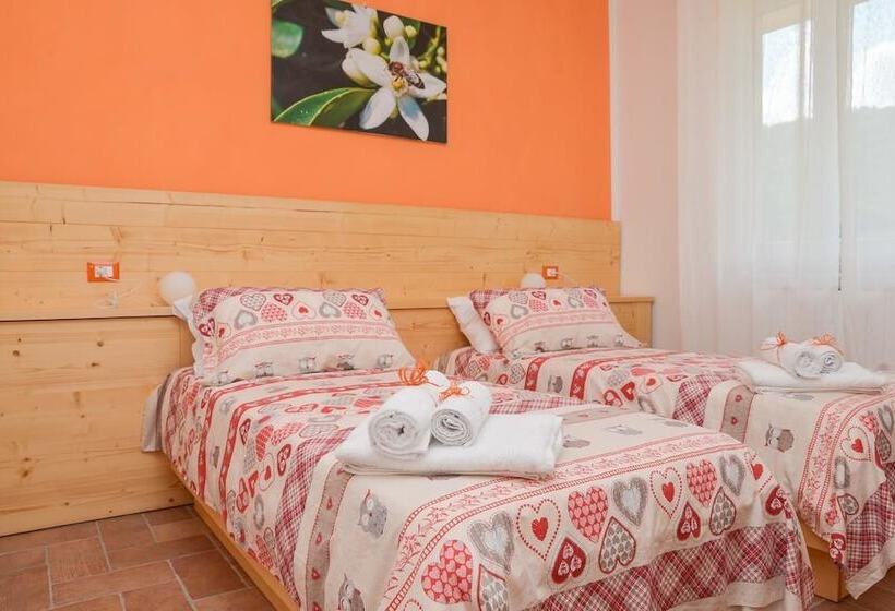 مبيت وإفطار Al Riparo Affittacamere