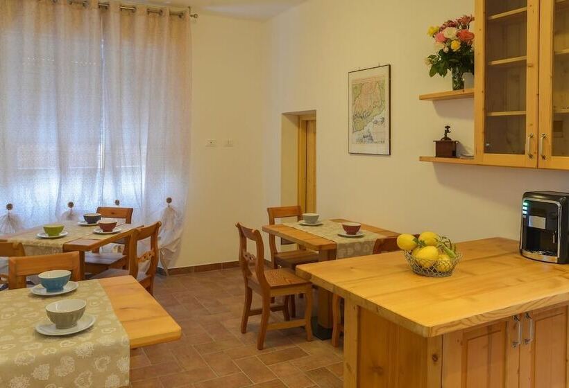 مبيت وإفطار Al Riparo Affittacamere