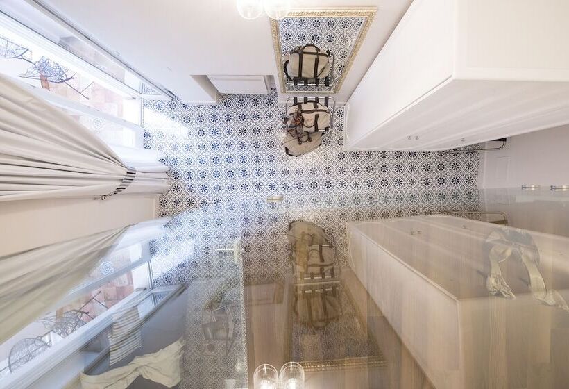 Bed and Breakfast Diecisedici