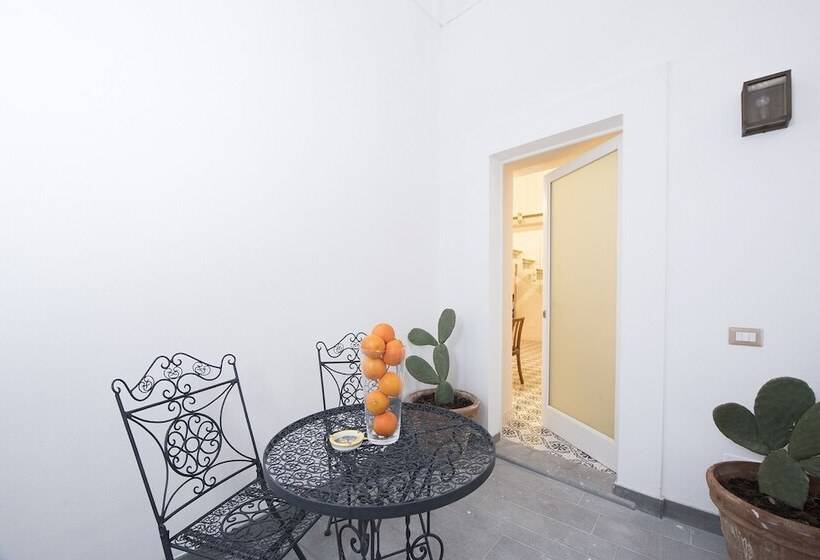 Bed and Breakfast Diecisedici