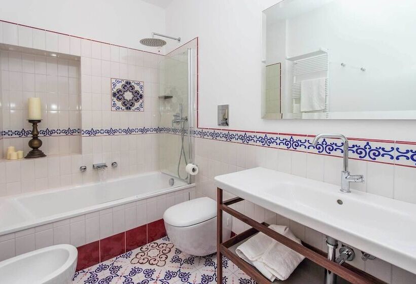 Bed and Breakfast Diecisedici