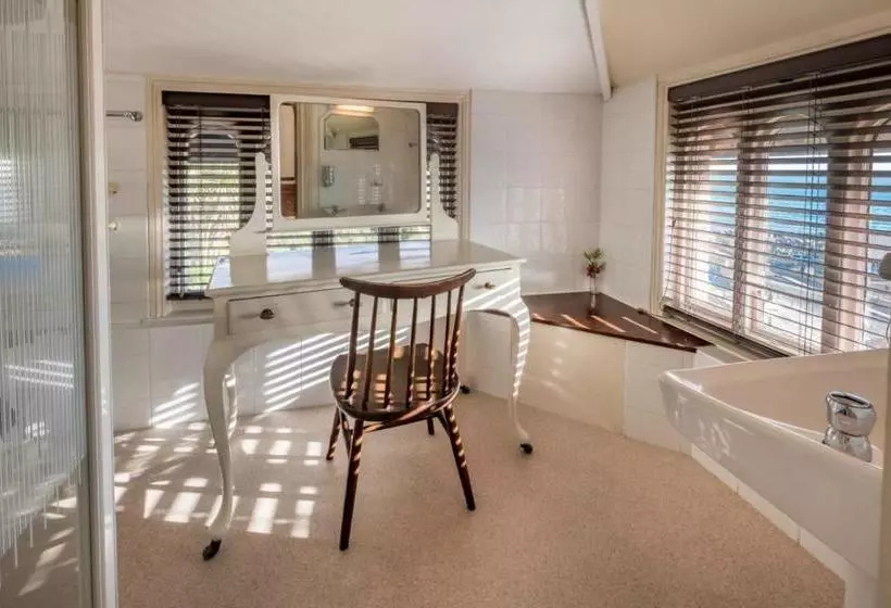 تختخواب و صبحانه Harbour View