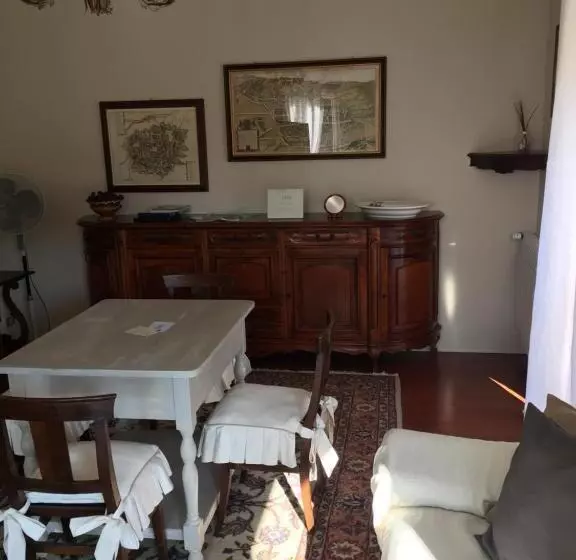 تختخواب و صبحانه Il Vecchio Teatro