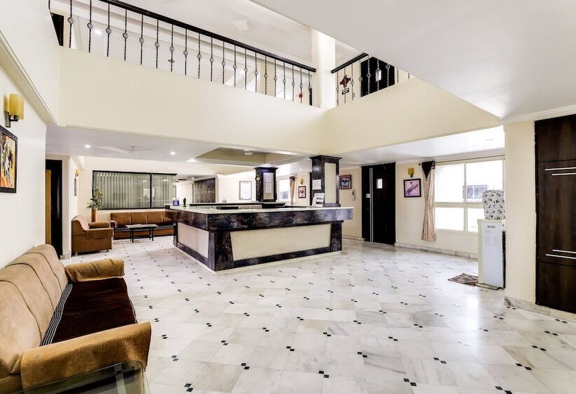 هتل Alpha, Vadodara