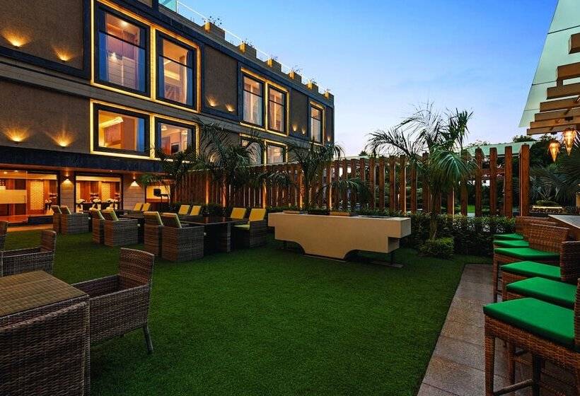 호텔 Ramada By Wyndham Varanasi Katesar