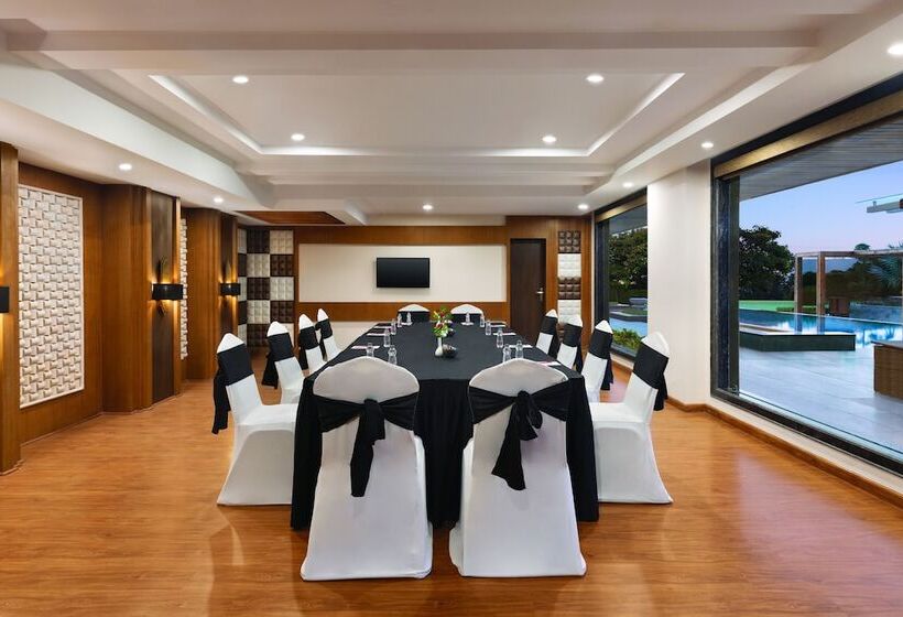 호텔 Ramada By Wyndham Varanasi Katesar