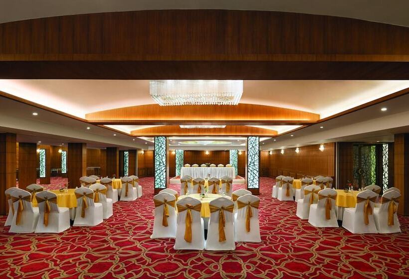 호텔 Ramada By Wyndham Varanasi Katesar