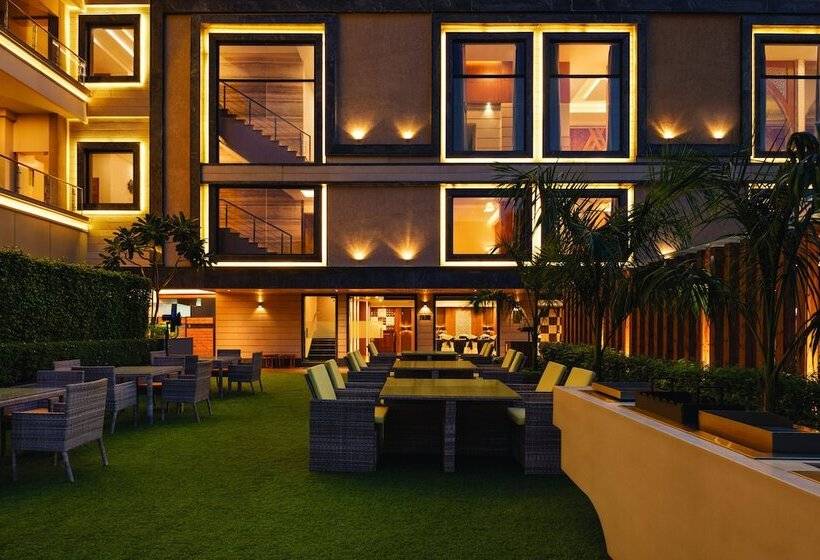 호텔 Ramada By Wyndham Varanasi Katesar