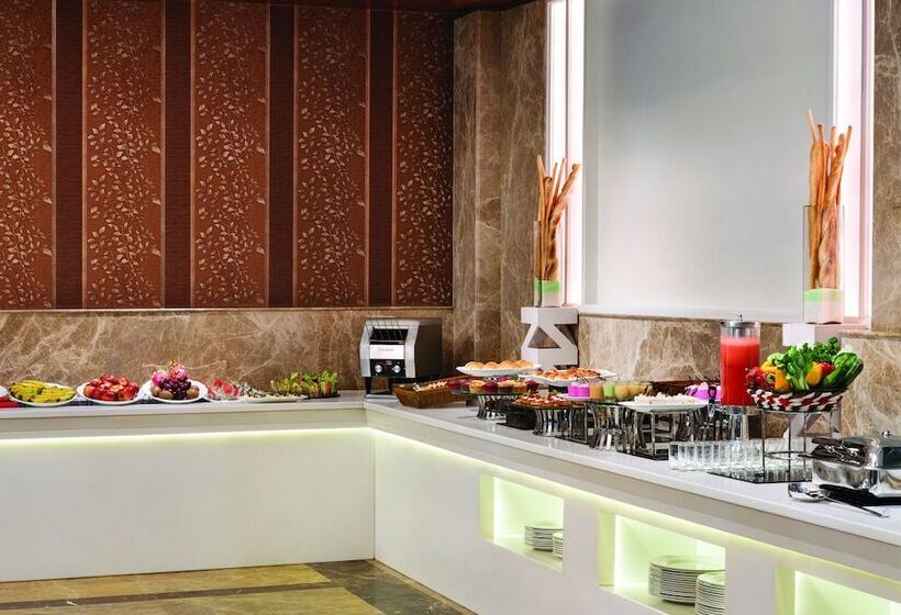 호텔 Ramada By Wyndham Varanasi Katesar