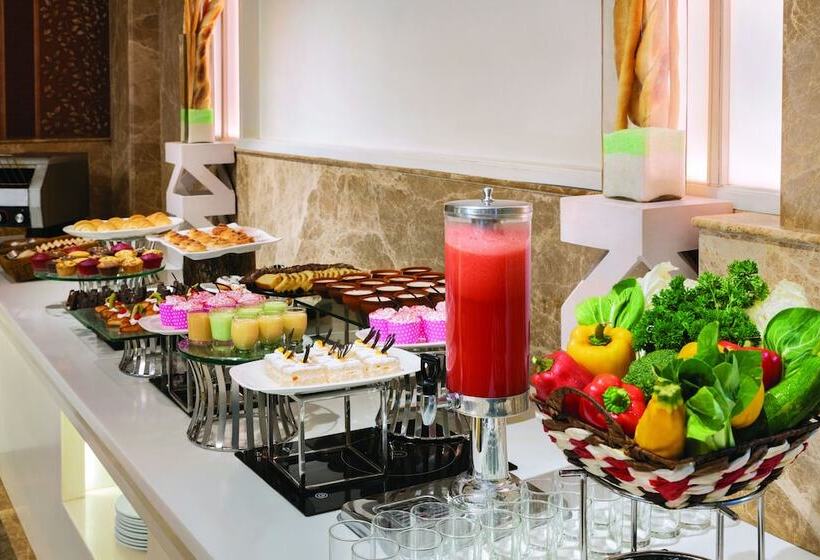 호텔 Ramada By Wyndham Varanasi Katesar