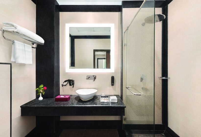 호텔 Ramada By Wyndham Varanasi Katesar