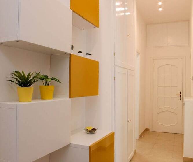 تختخواب و صبحانه City Central