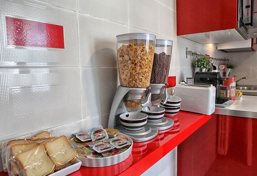 تختخواب و صبحانه City Central