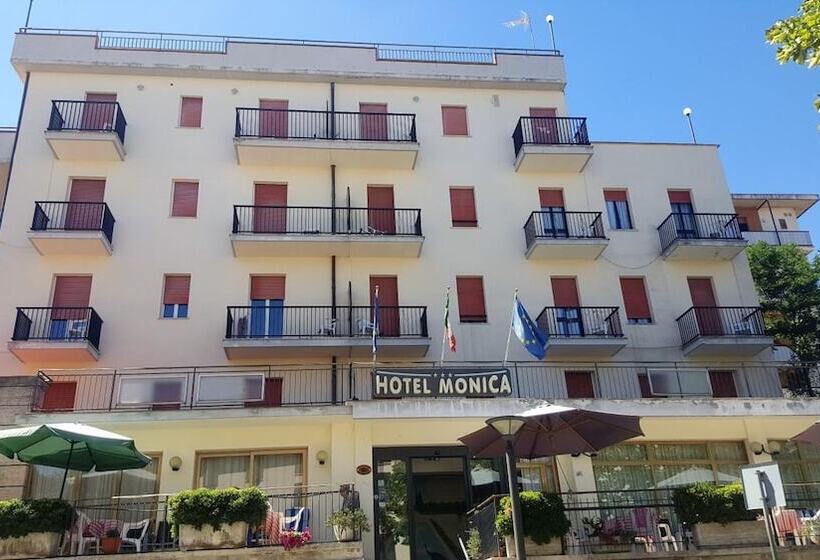 Hotel Monica