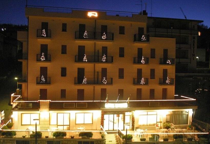 Hotel Monica