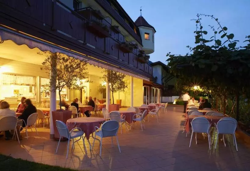 Hotelli Weiss