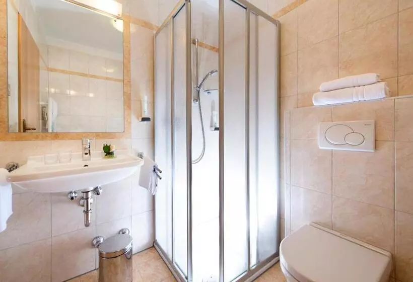 Hotelli Weiss