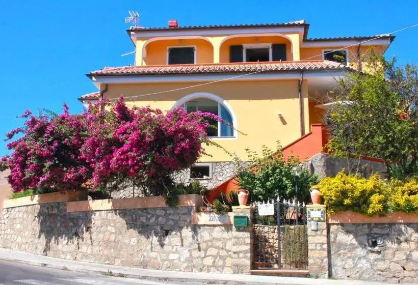 تختخواب و صبحانه Villa Le Bougainvillea