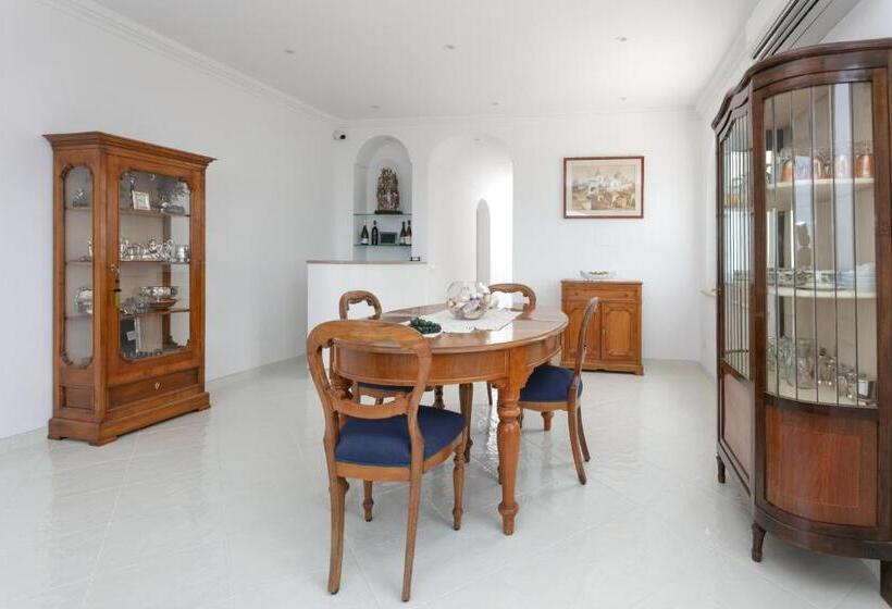 تختخواب و صبحانه Aldarogi