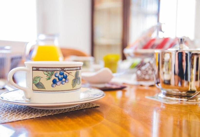 تختخواب و صبحانه Aldarogi