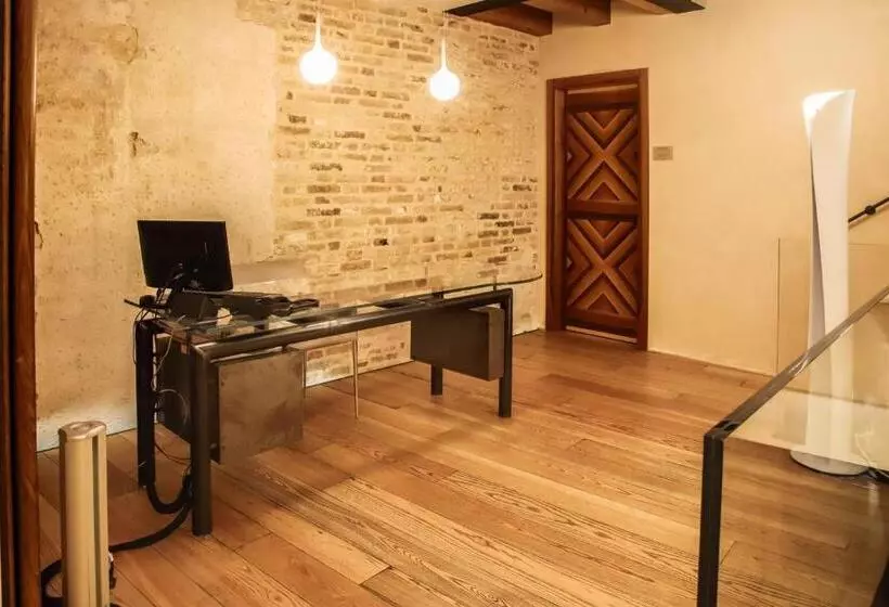 تختخواب و صبحانه Locanda Ponte Dante