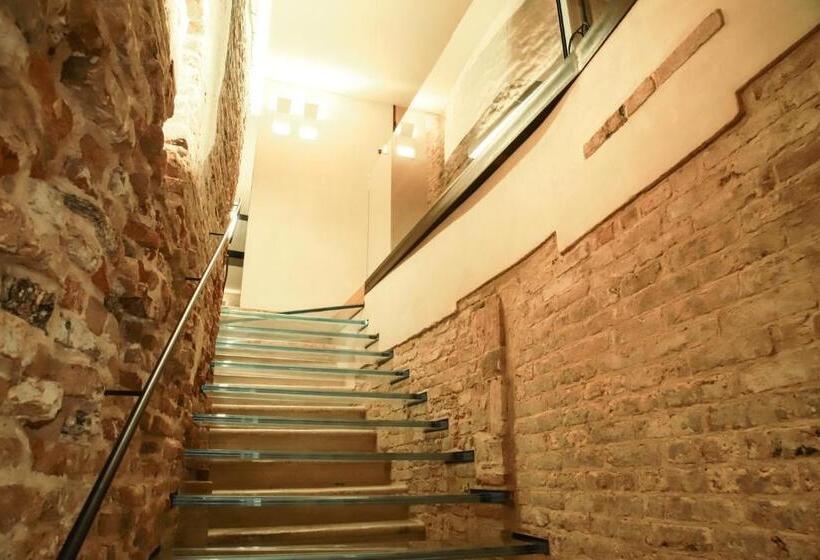 تختخواب و صبحانه Locanda Ponte Dante