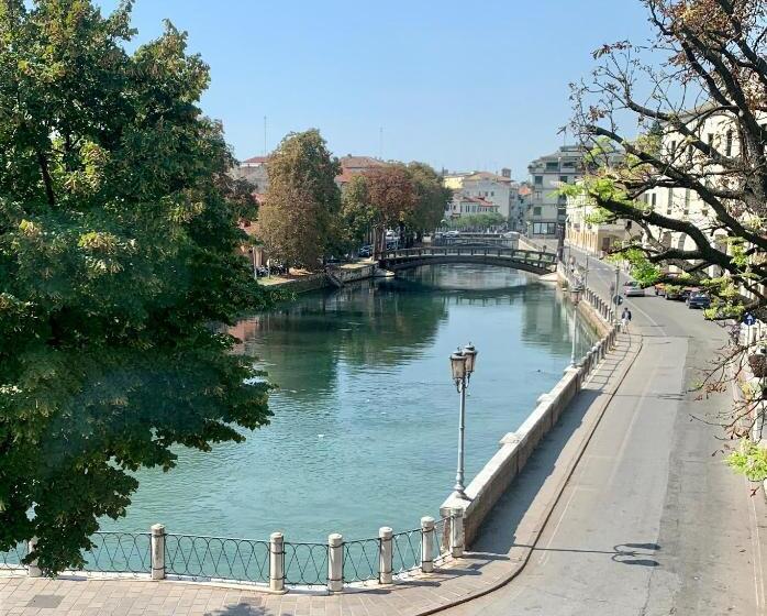 تختخواب و صبحانه Locanda Ponte Dante