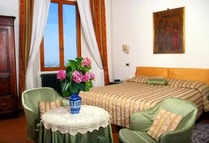 ホテル Albergo Santa Chiara