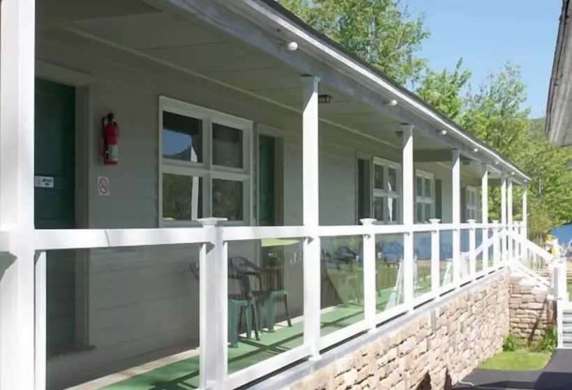 モーテル Shore Meadows Lodge Llc