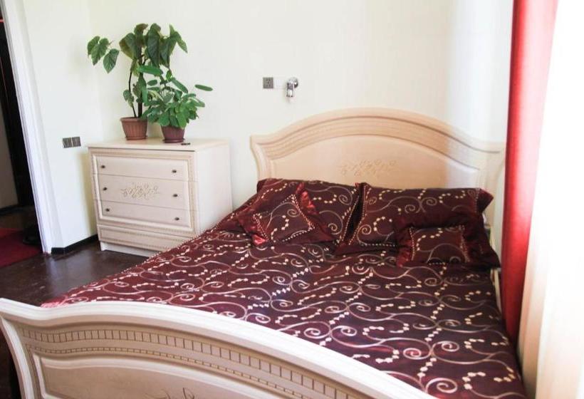 Sunhouse Hostel Karakol