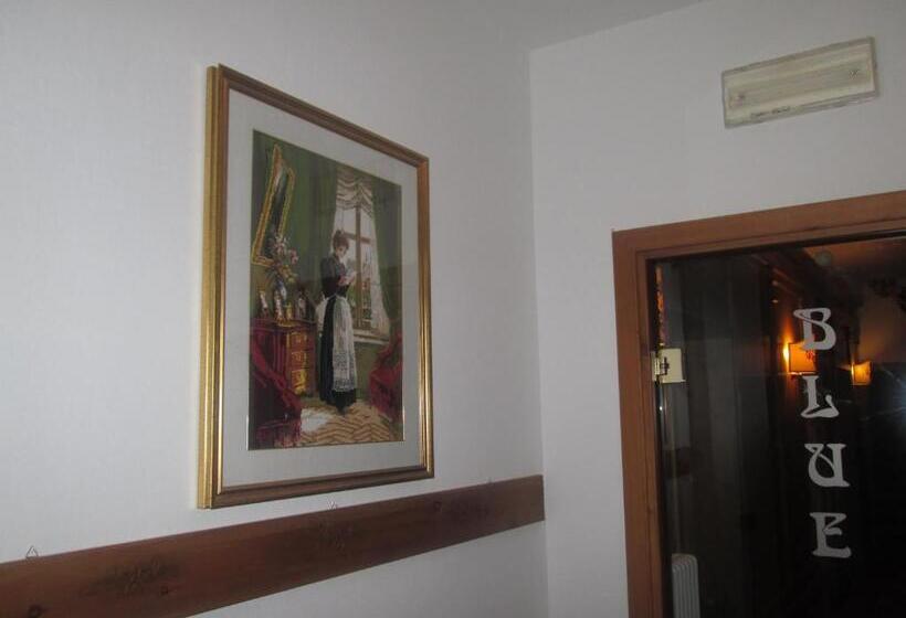 ベッドアンドブレックファースト Meublè Blue House