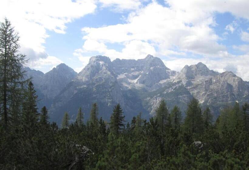 ベッドアンドブレックファースト Meublè Blue House