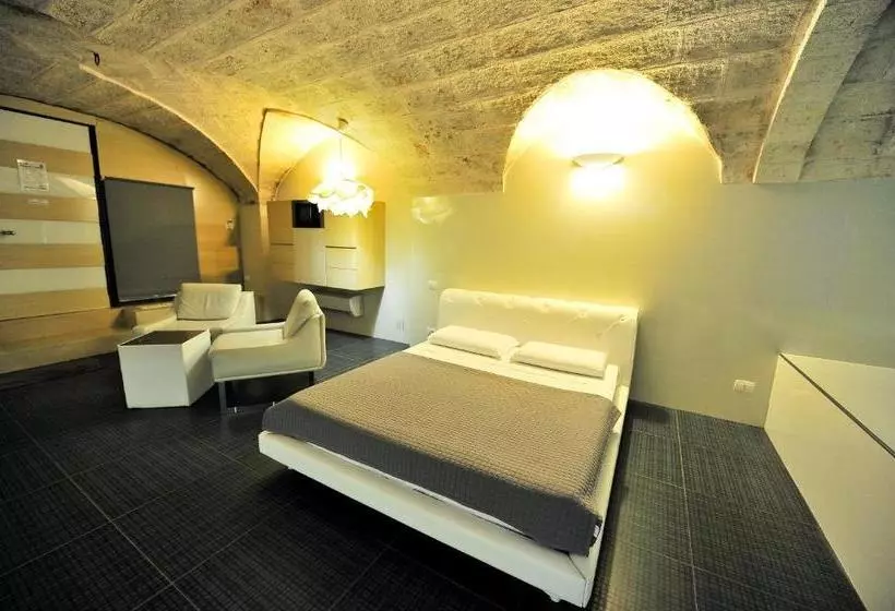 ベッドアンドブレックファースト Naucleros Suites