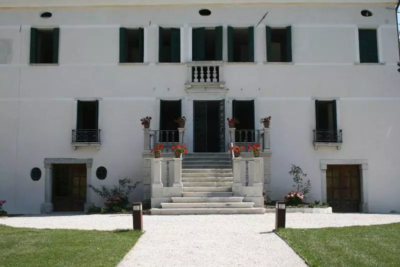 Aamiaismajoitus (B&B) Villa San Liberale   Suites & Wellness