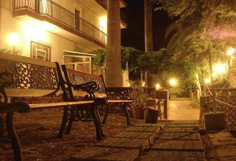 تختخواب و صبحانه Agritrinacria Rooms