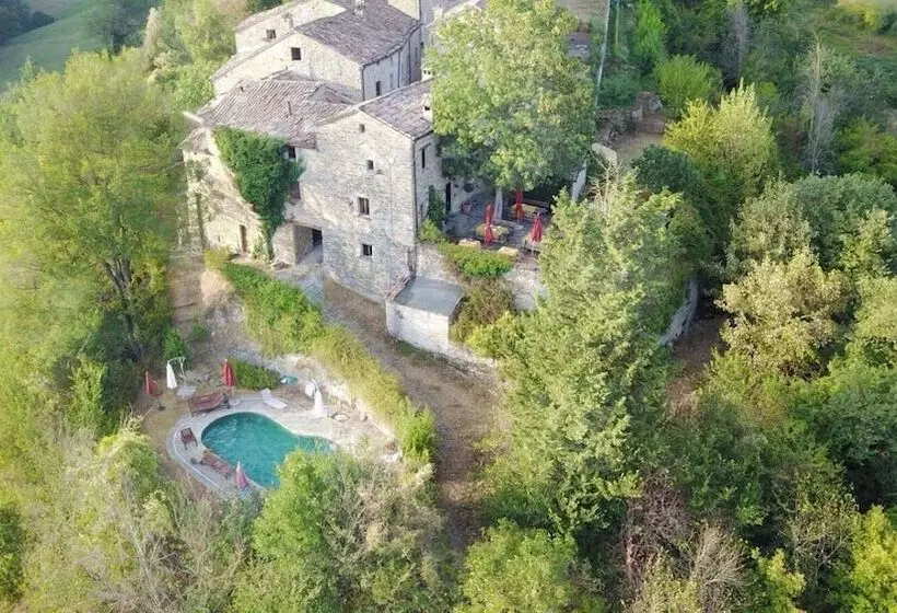 Hotelli Agriturismo Biologico Castello Della Pieve