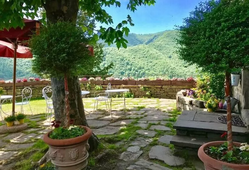 Hotelli Agriturismo Biologico Castello Della Pieve