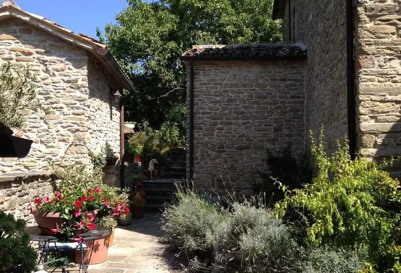 Hotelli Agriturismo Biologico Castello Della Pieve