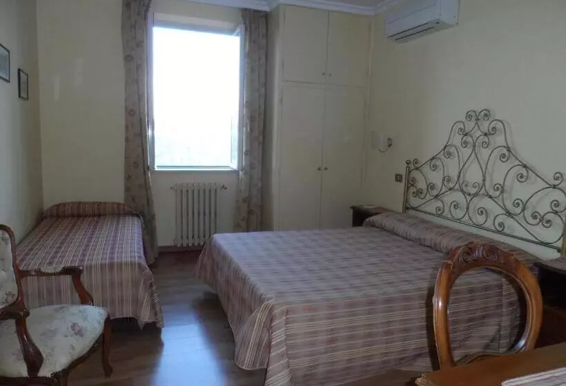 Hotelli Albergo Lucia Pagnanelli