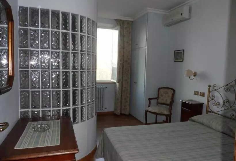 Hotelli Albergo Lucia Pagnanelli