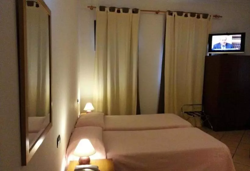 Hotelli Albergo Pizzeria Sole