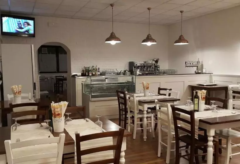 Hotelli Albergo Pizzeria Sole