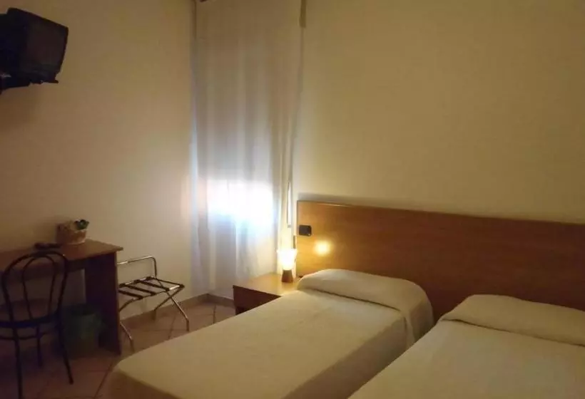 Hotelli Albergo Pizzeria Sole