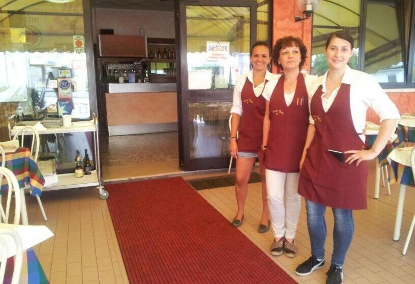 فندق Albergo Pizzeria Sole