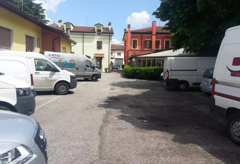 Hotelli Albergo Pizzeria Sole