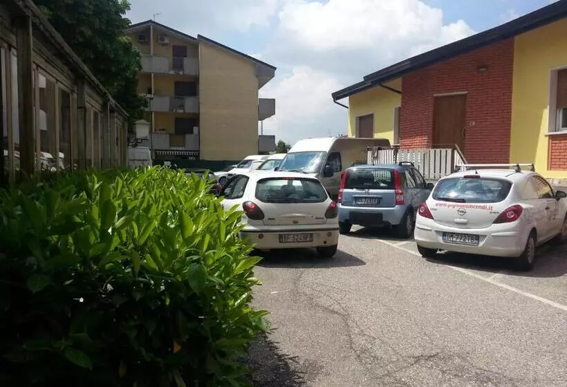 Hotelli Albergo Pizzeria Sole