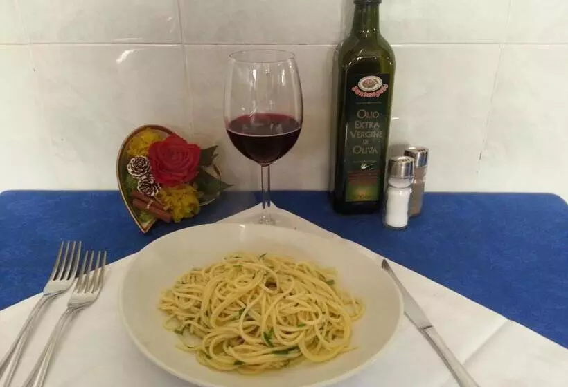 Hotelli Albergo Pizzeria Sole