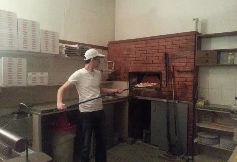 Hotelli Albergo Pizzeria Sole