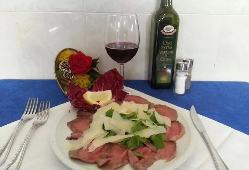 Hotelli Albergo Pizzeria Sole